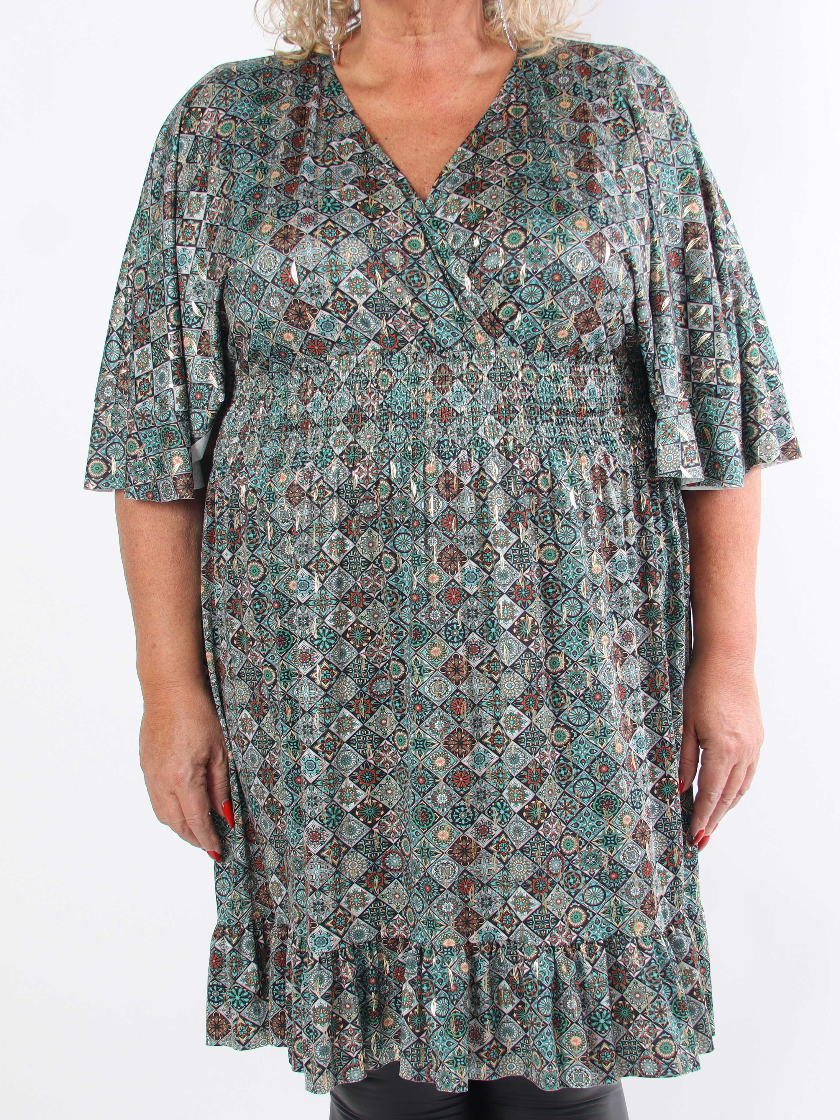 Pamela Mosaic Short - Elastisk plus size-klänning med volanger och smock